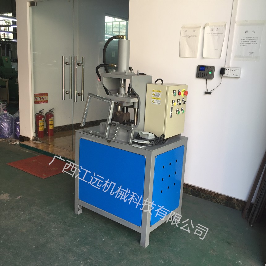 廣西江遠(yuǎn)機(jī)械L45-RO80方管液壓角度機(jī)