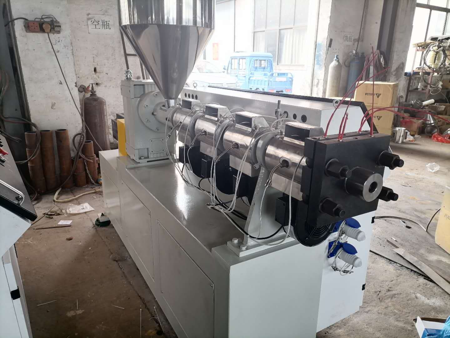 訂做50單螺桿擠出機參數