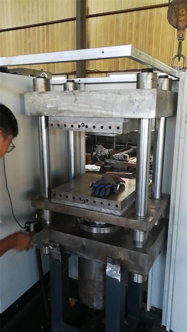 聚四氟乙烯模壓成型壓機(jī)設(shè)備