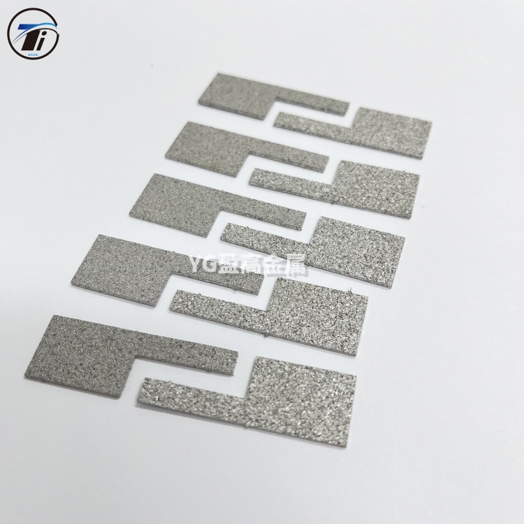 盈高供應(yīng)1.0㎜厚自帶導(dǎo)電柱不銹鋼粉末燒結(jié)板