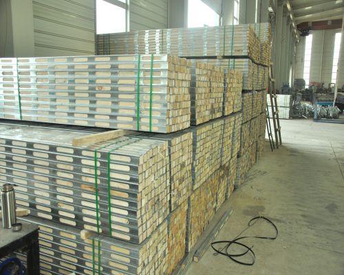 鋼包木公司 鋼包木方 整齊劃一 加固模板成型好 北京博泰鋼構