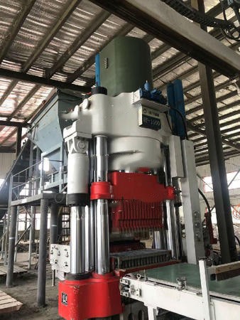 處理海源HF-1100全自動液壓磚機，九成新，設備狀況良好