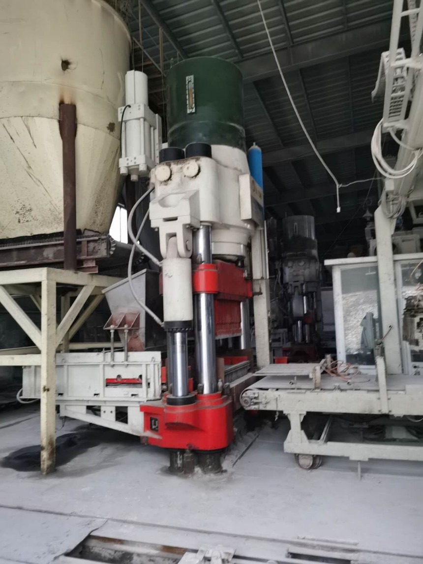 處理海源二手HF1100液壓機