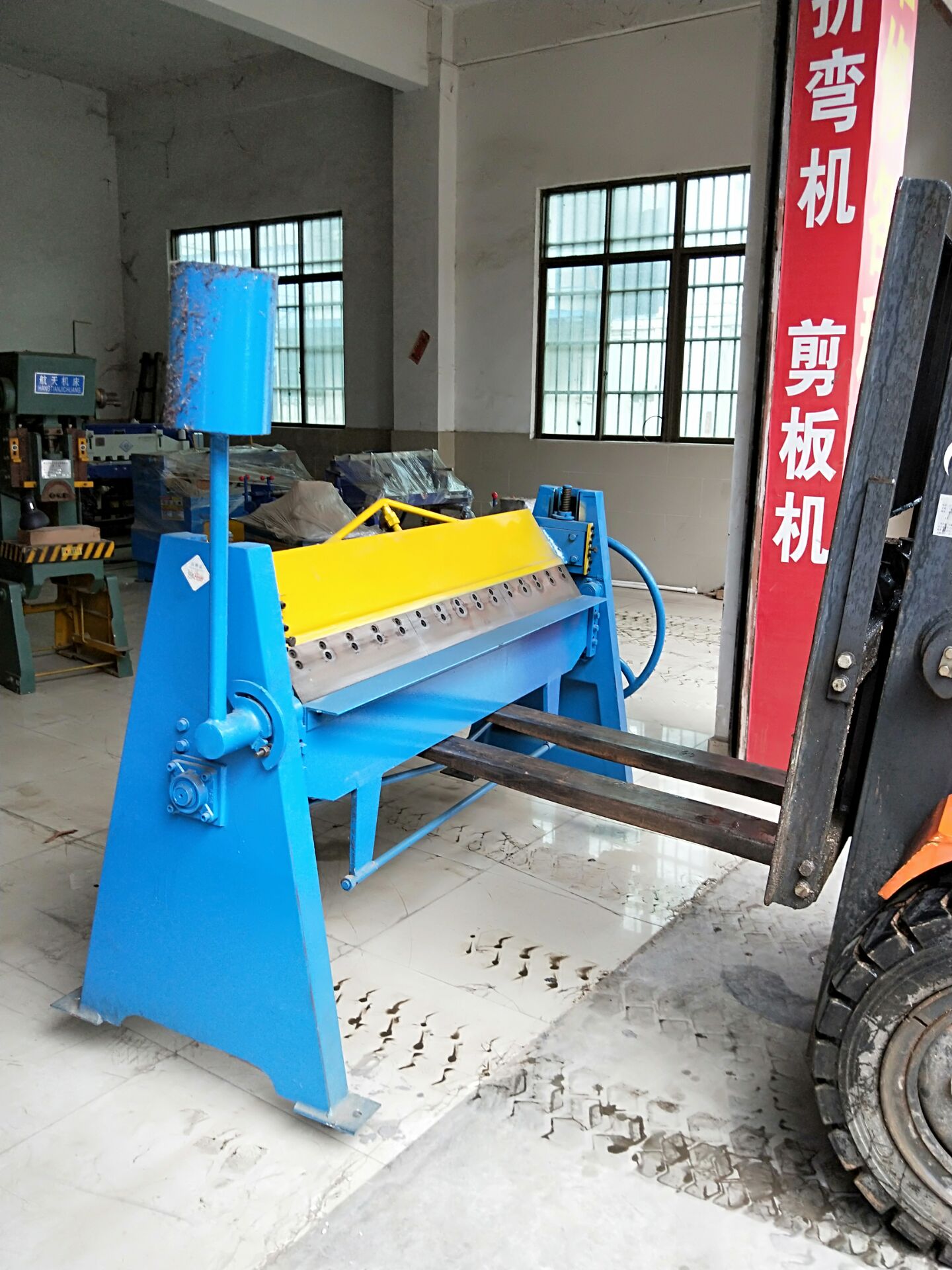 1.5米手動折彎機(jī)    宜豐白鐵折邊機(jī)  電動咬口機(jī)