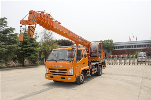 唐駿底盤10噸吊車