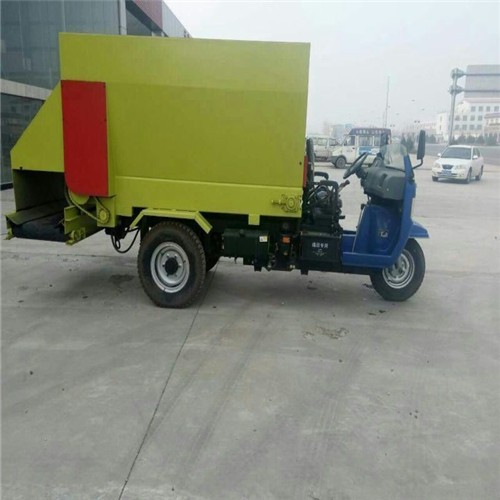 自走式牛羊喂料車  tmr飼草攪拌撒料車
