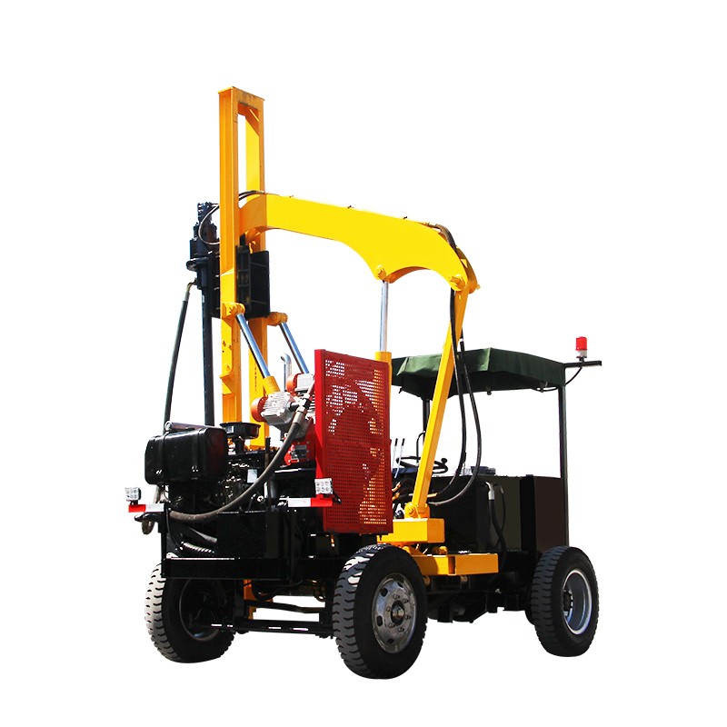 小型四輪公路護(hù)欄打樁機(jī) 多功能公路護(hù)欄打樁機(jī) 液壓護(hù)欄打樁機(jī)