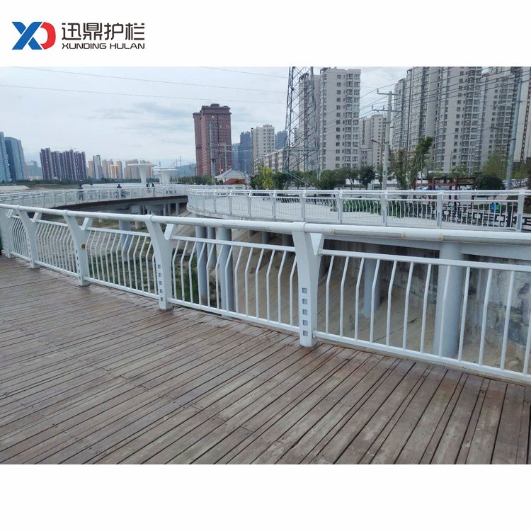水池塘防護(hù)欄桿|水池塘防護(hù)欄桿價(jià)格多少錢一米