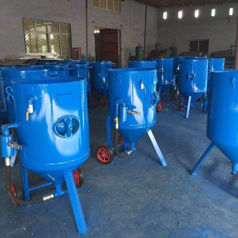 廠家供應(yīng)移動(dòng)式戶外打砂機(jī)鋼結(jié)構(gòu)工程除銹翻新噴砂機(jī)
