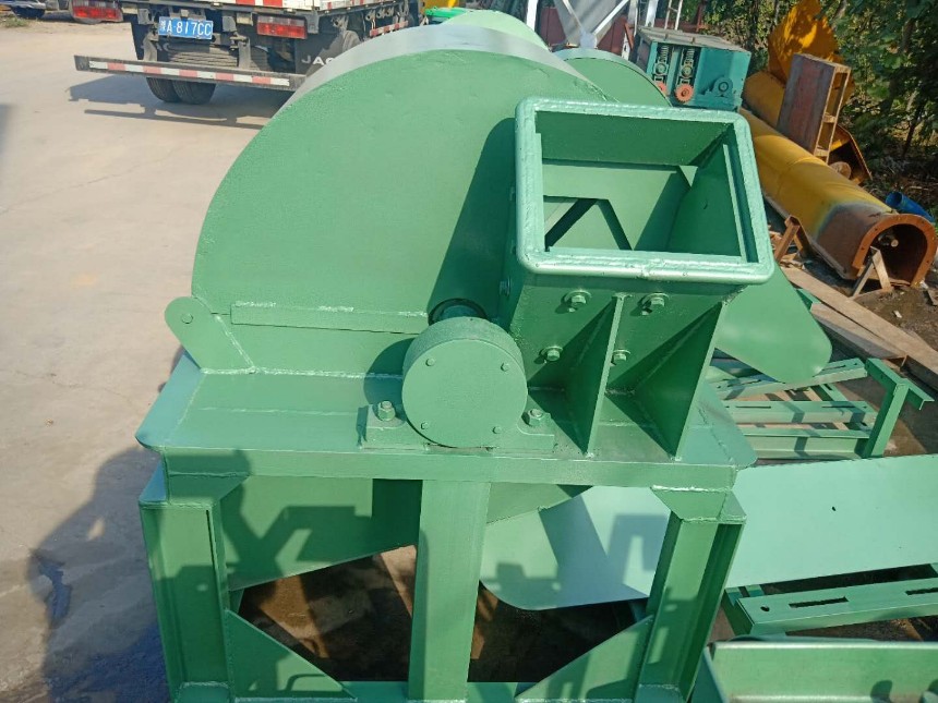 福建慶輝機(jī)械熱銷(xiāo)樹(shù)枝粉碎機(jī)_木材粉碎機(jī)_木屑粉碎機(jī)