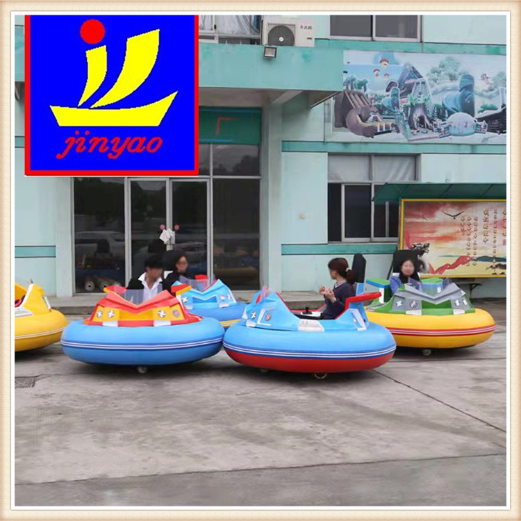 四季可用電動(dòng)游樂設(shè)備 兒童碰碰車 硬化地面旋轉(zhuǎn)靈活易操作