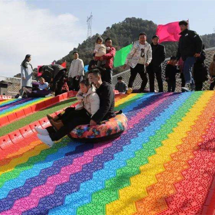 七彩色旱雪板組成滑道無動力彩虹滑道抗曬抗寒
