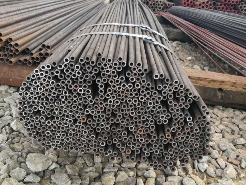 小口徑無縫鋼管  廠家直銷  現貨供應