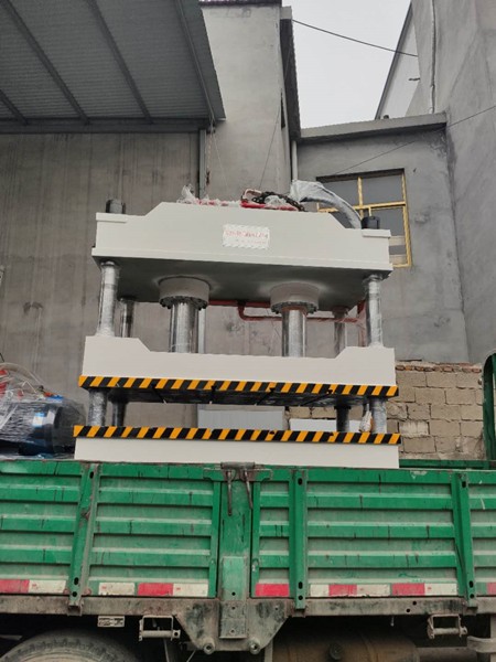 三梁四柱數控壓力機滿足你不同噸位的需求
