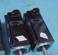 日本安川SGMAS-C2ACA41-伺服電機