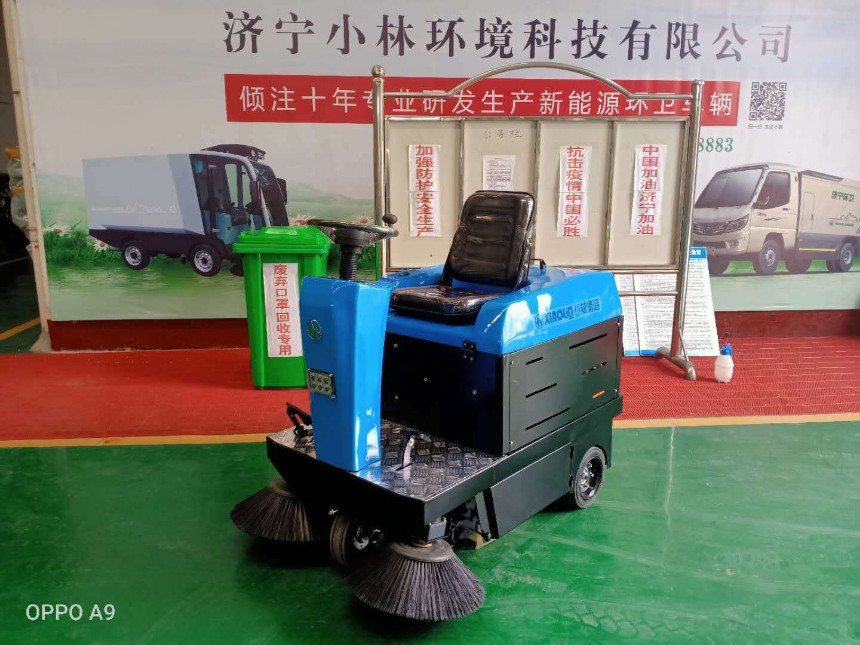 濟(jì)寧小林XLS-1200駕駛式電動掃地車