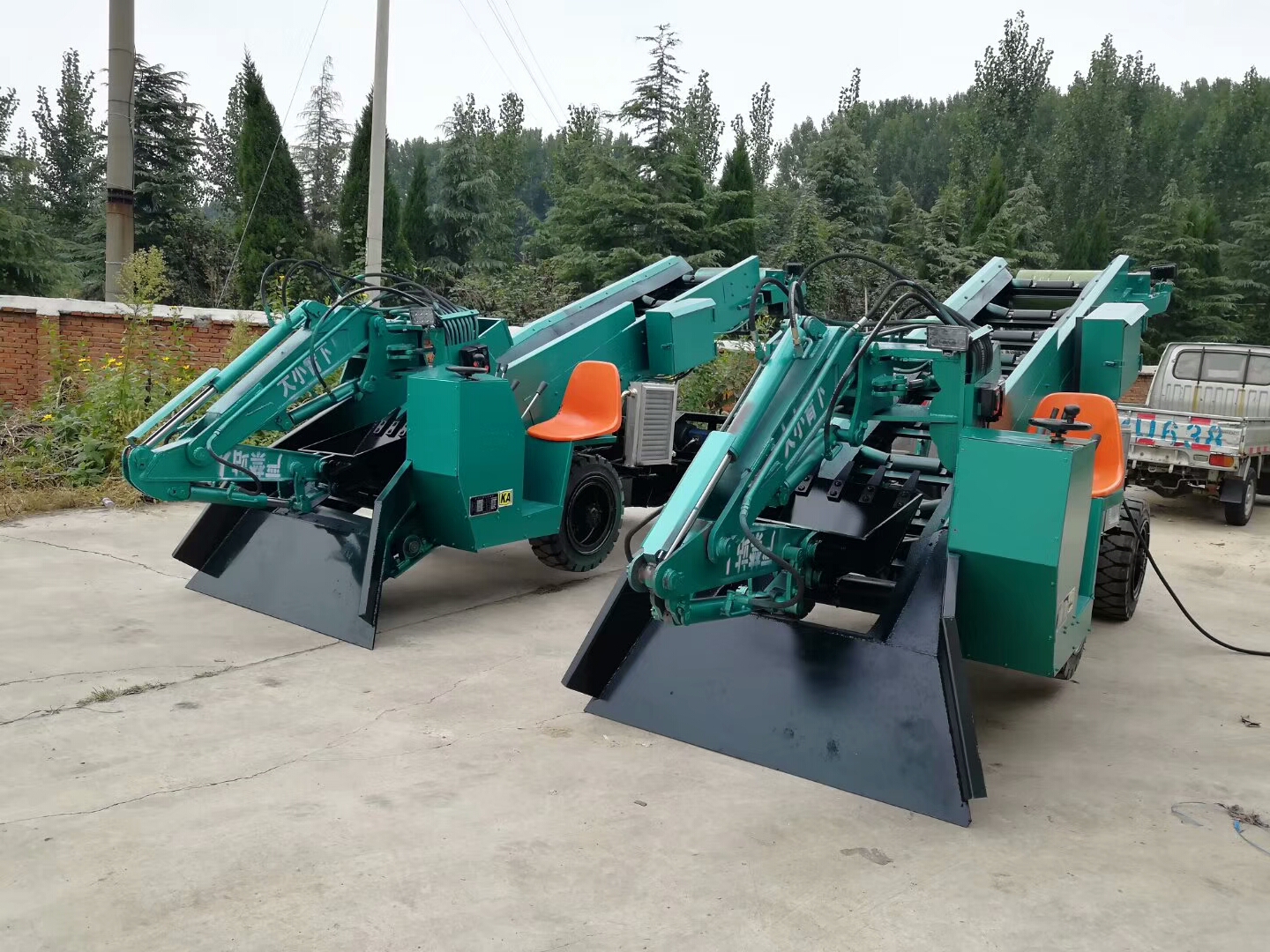 礦用扒渣機, 又名挖掘式裝載機，