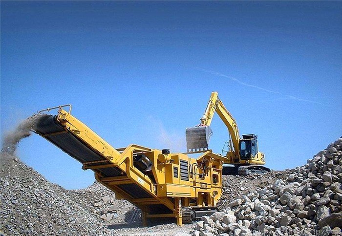 礦石尾礦履帶式移動破碎站多種組合建筑垃圾破碎站全套設備大型移動式石頭粉碎機